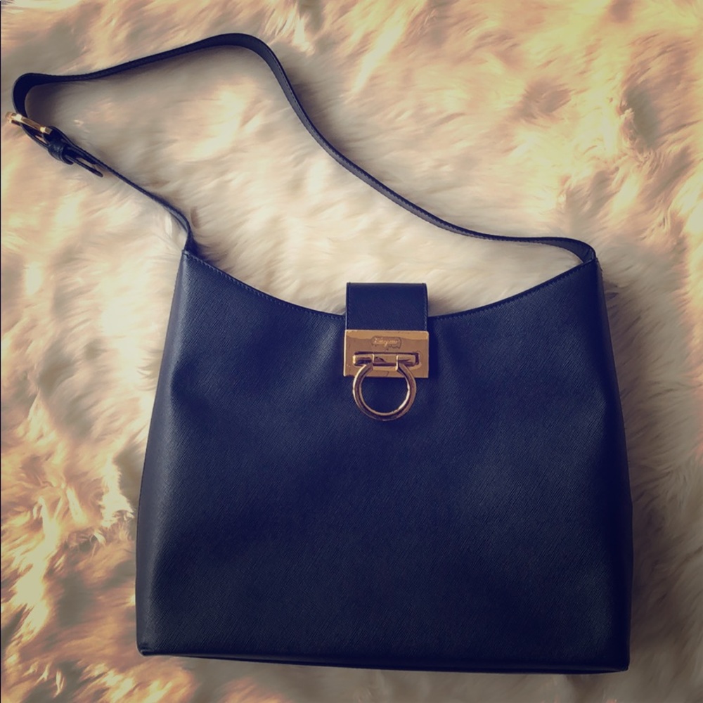 Salvatore Ferragamo AQ-21 8662 hinge-lock handbag